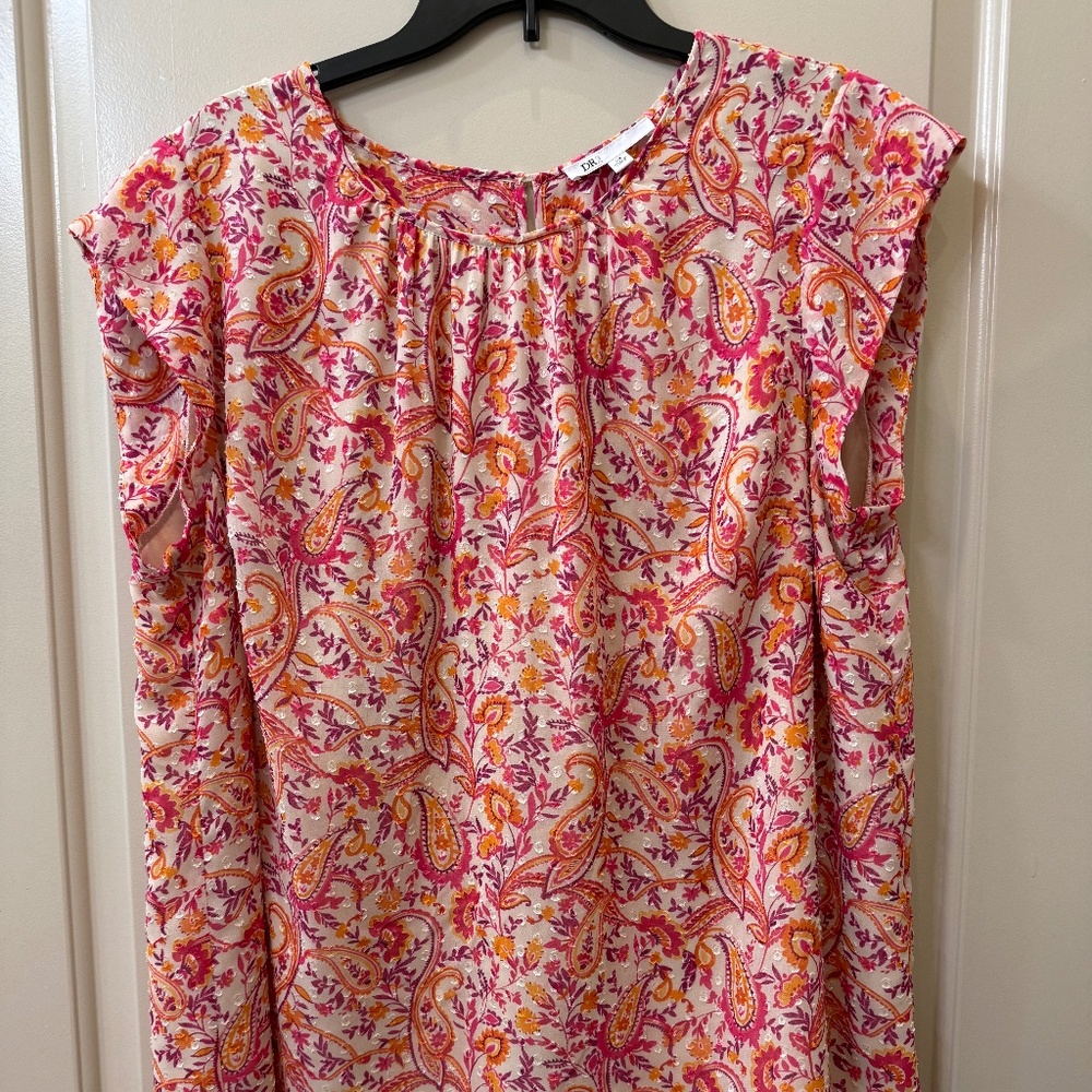 DR2 Women's size 2x sleeveless Pink Paisley blouse.